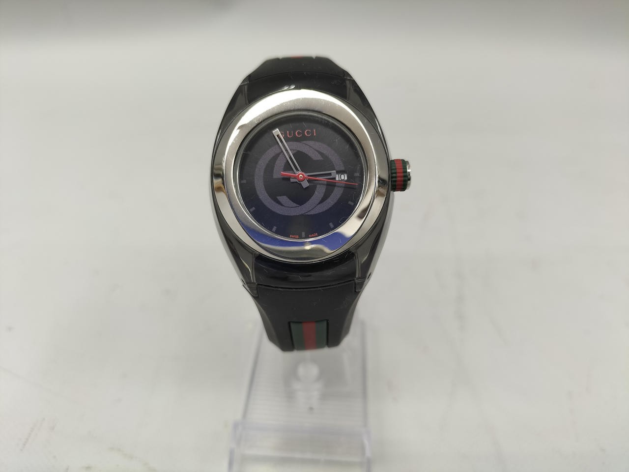 Quartz Analog Watch Model Number YA137301 GUCCI