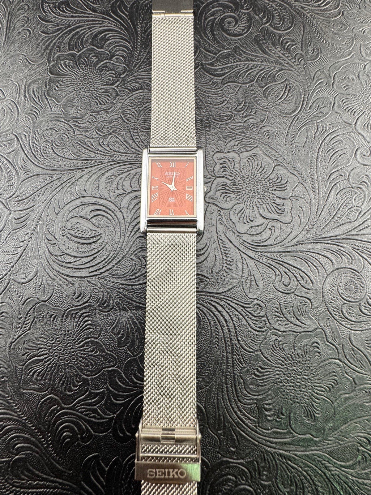RED DIAL WITH SILVER CASE Vintage Seiko Slim Quartz Men’s Wrist Watch