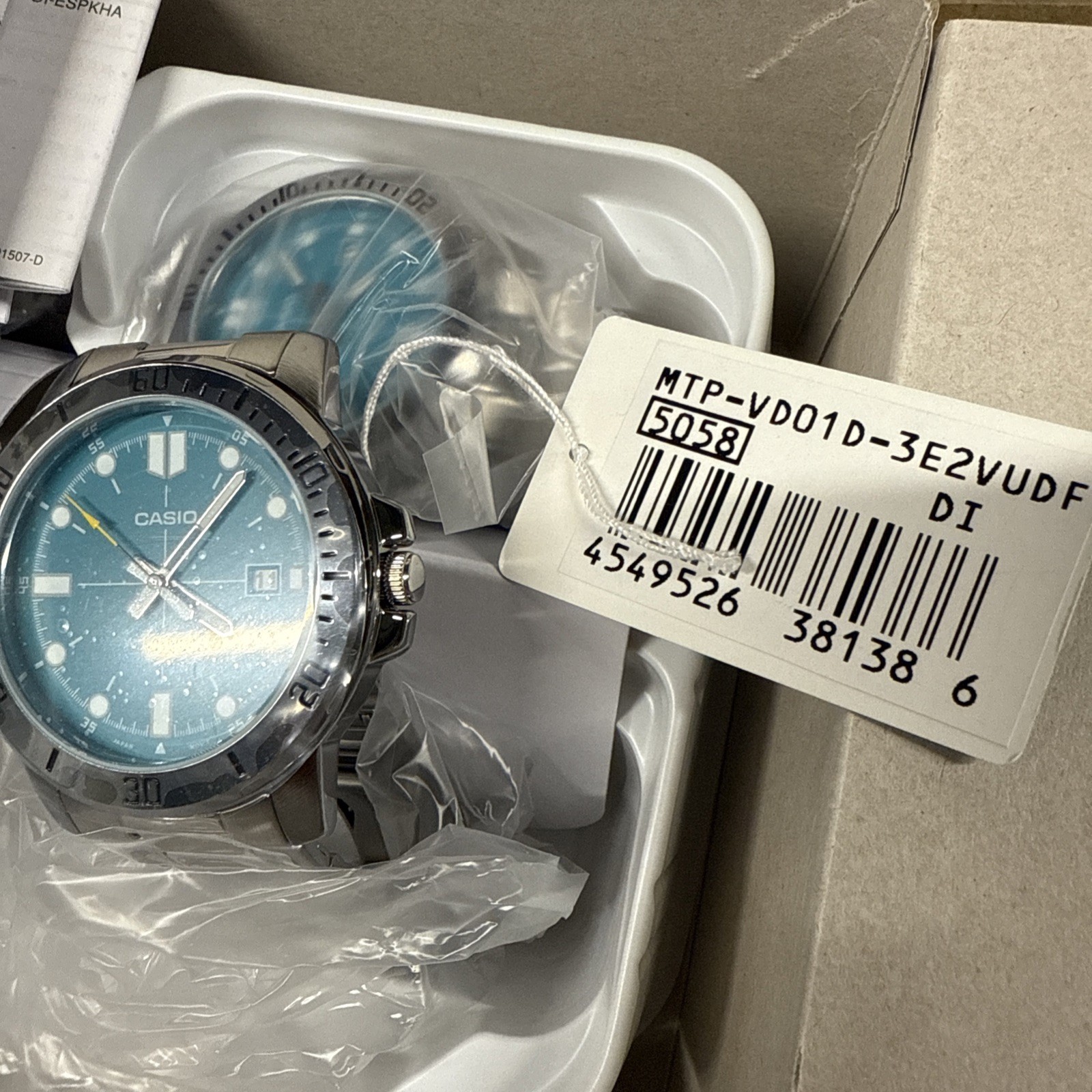 Casio Stainless Steel Turquoise Blue Dial Quartz MTP-VD01D-3E2V 50M Mens Watch