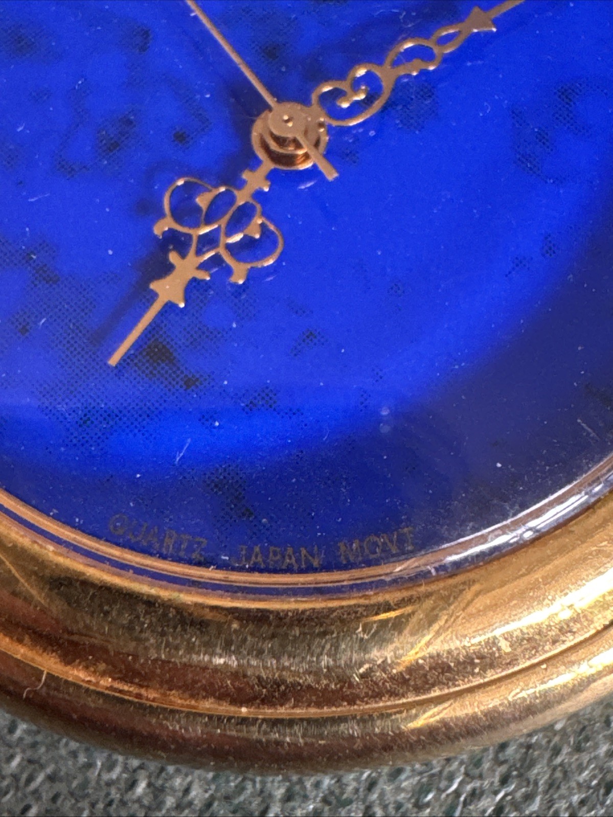 JOAN RIVERS CLASSICS GOLD TONE BLUE DIAL WATCH PENDANT