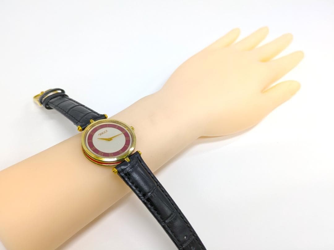 Gucci Shelly Line Quartz Round Watch Red Gold Black Japan 071830