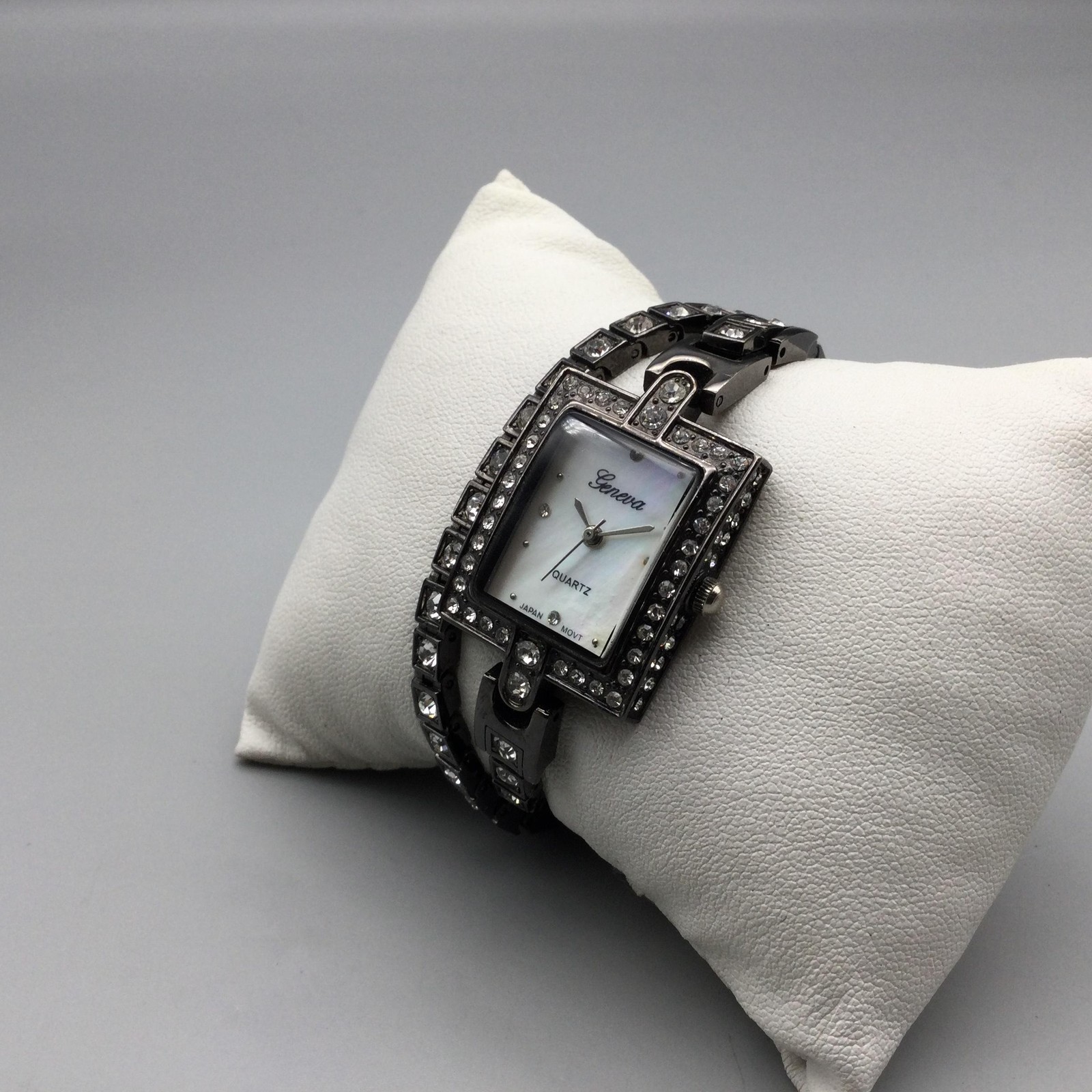 Geneva Watch Womens 22mm Silver Tone Crystals Bezel Wrap Band New Battery 13.5″