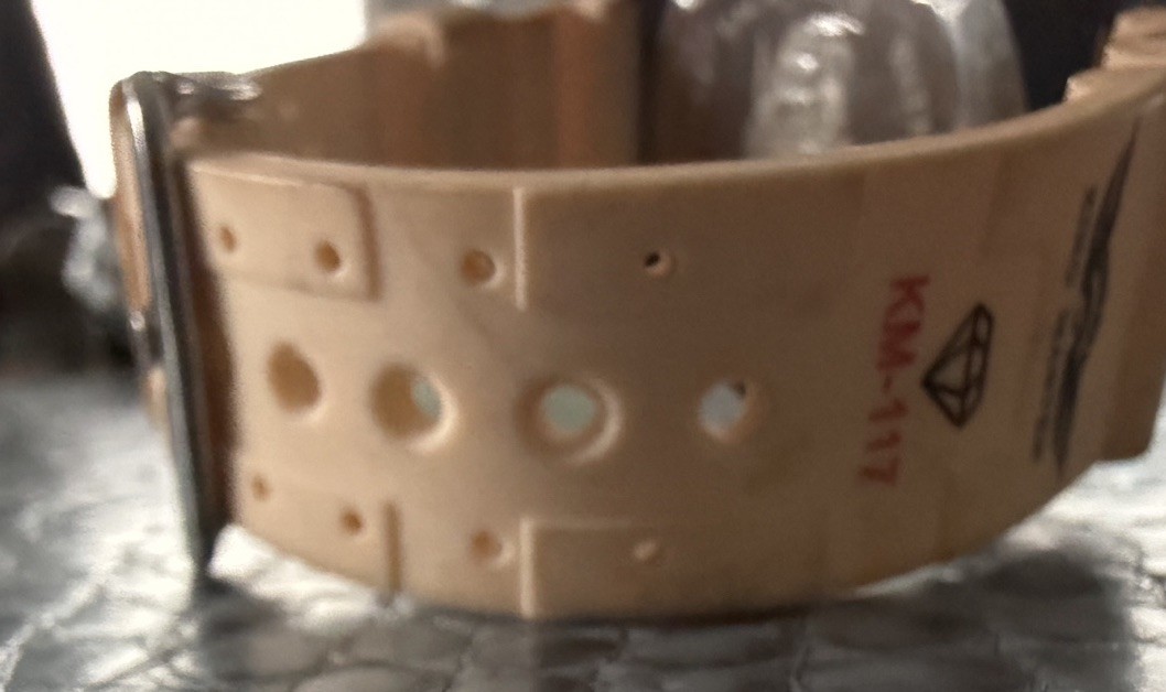 King Master Watch KM-117 PLEASE SEE ALL PICTURES BAND IS STAINED NO RETURN