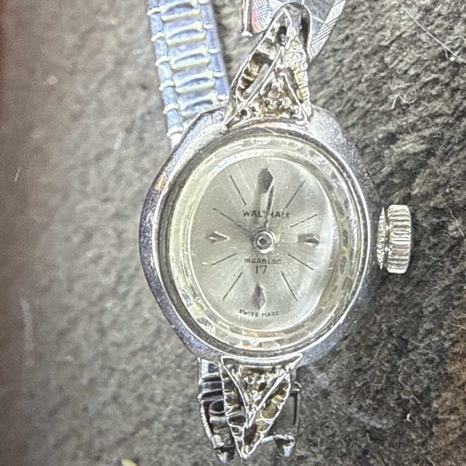 Vintage Waltham Mechanical Ladies Watch Incabloc 17 Clasp Won’t Snap WORKS!