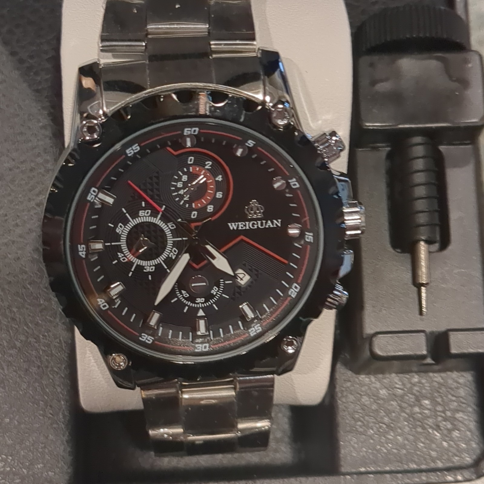 WEIGUAN Men’s Quartz Date Black/Red Dial Silver SS Bracelet 44-47.9mm w/ Box
