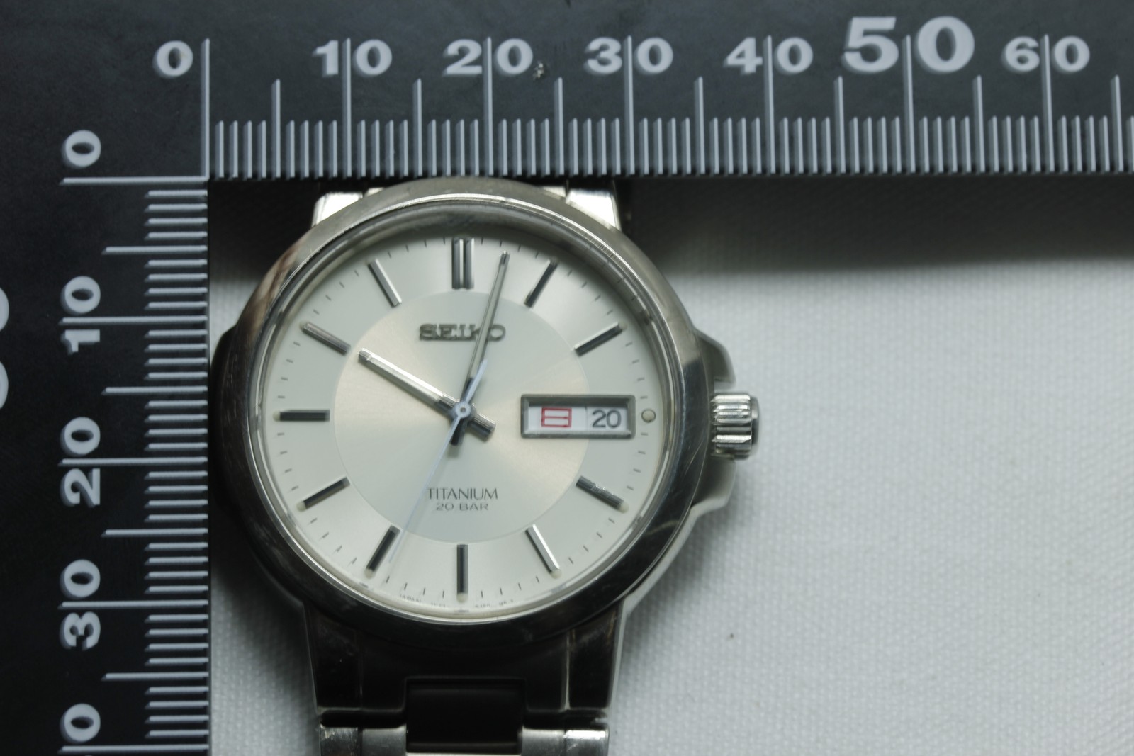 SEIKO 7N43-7B80 Titanium Day Date Kanji 38mm Qz Men’s Watch vintage 1993