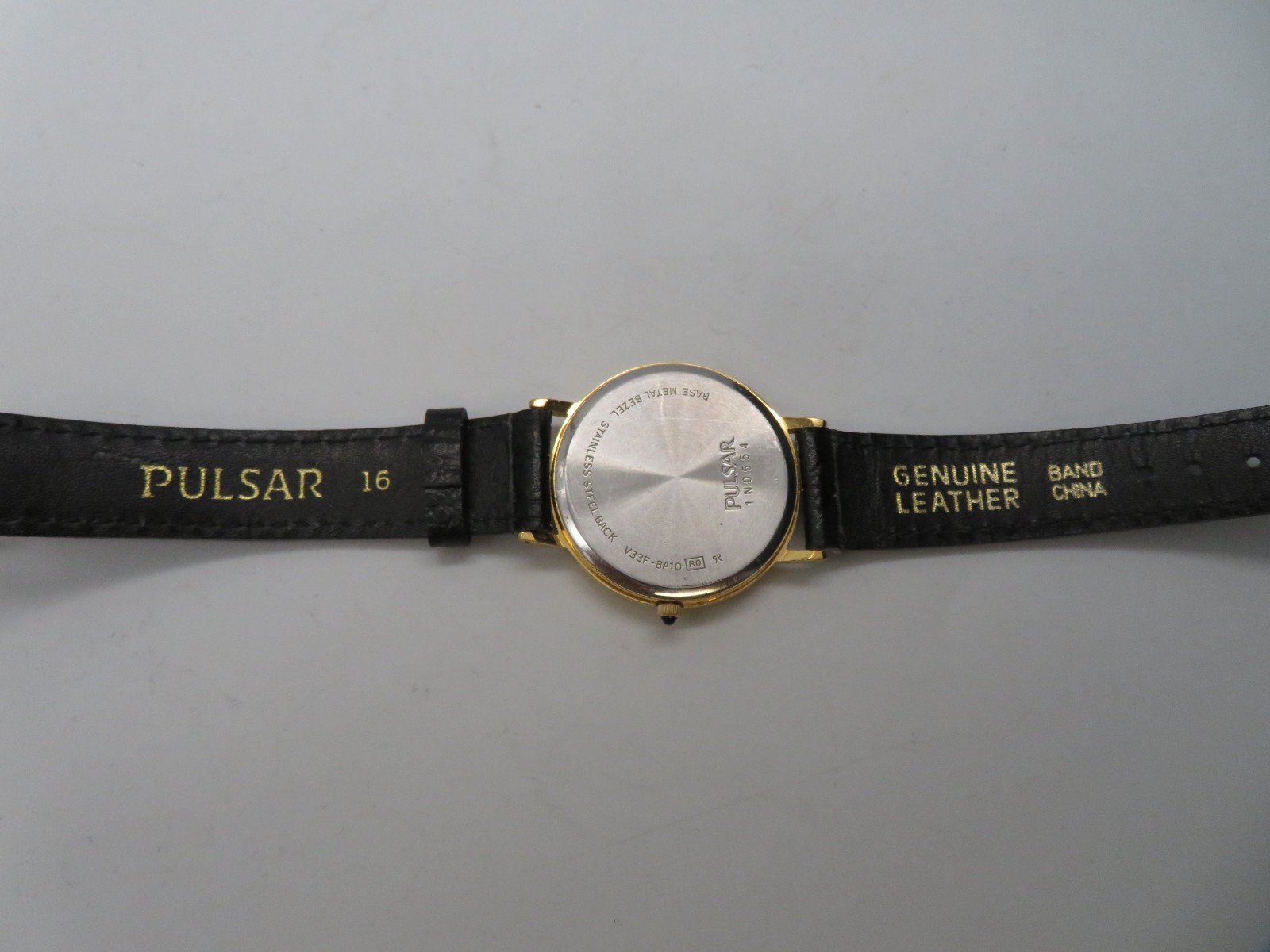 Pulsar Quartz Triple Calendar Sun Moon V33F-8A10 Mens Watch New Batt Near Mint