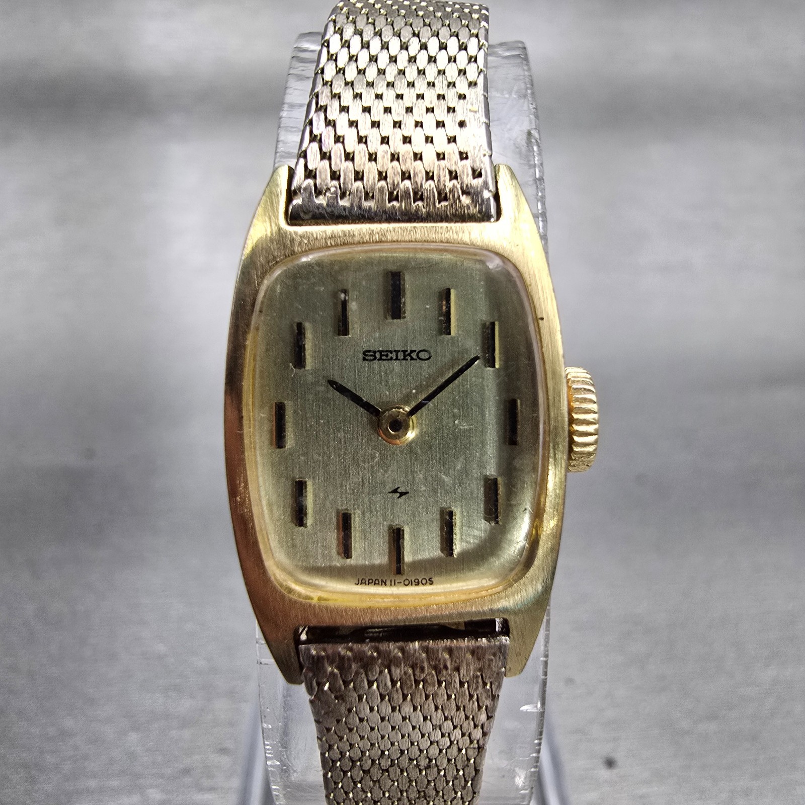 Seiko Watch Women 15mm Gold Dial Gold Tone Oval 11-3089 VTG Mechanical Works
