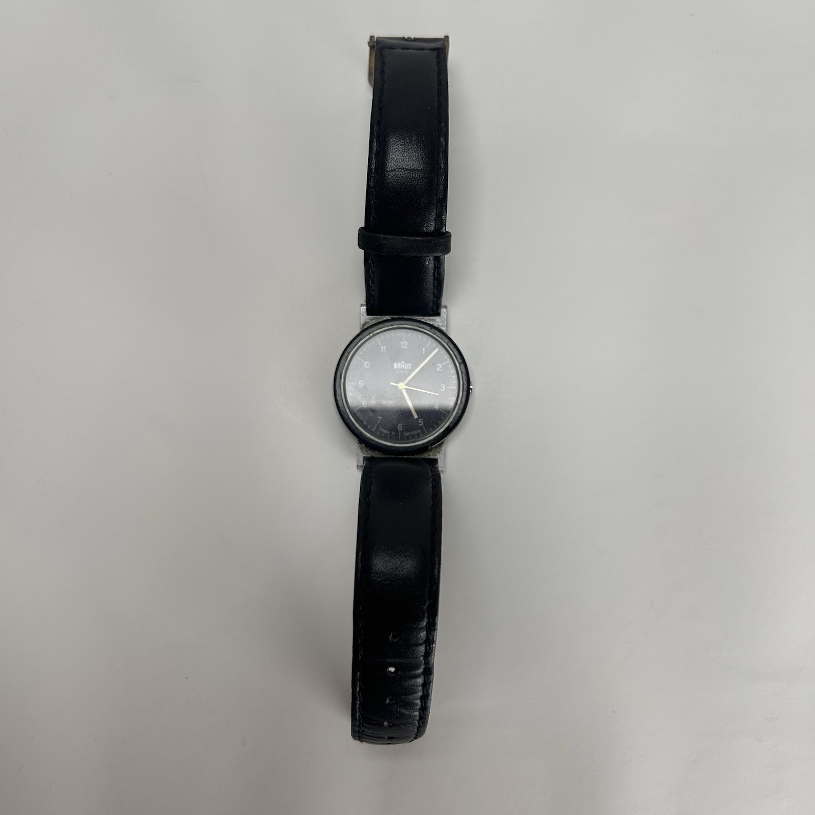 Braun 4789 Quartz Analog Wristwatch Black Dial Black Leather Strap Silver Case