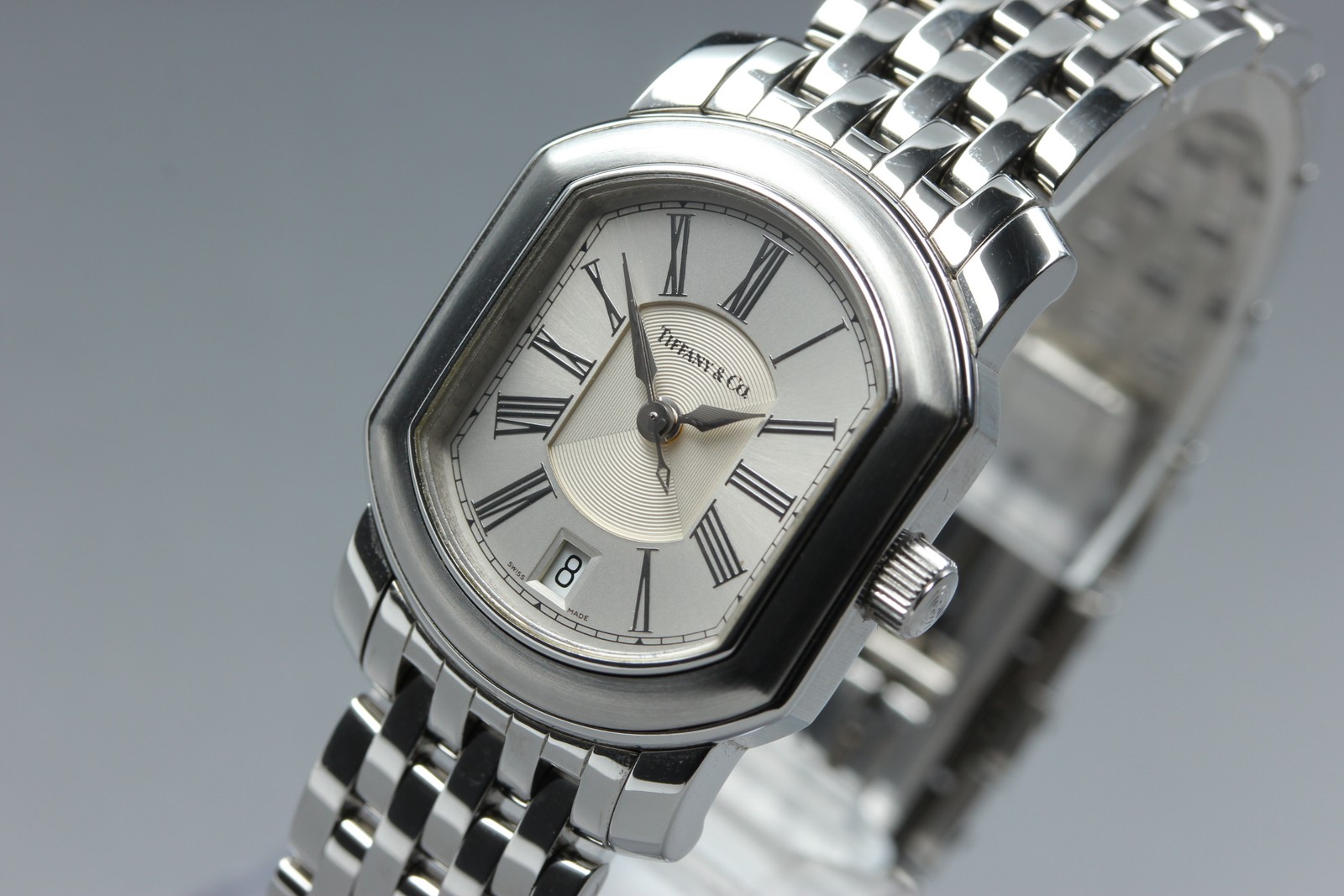 Tiffany & Co. Mark Coupe D470.422 Elegant Silver Automatic Date Swiss Made Watch