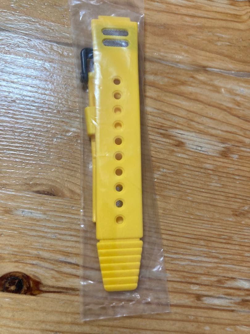 Replacement band for the first generation Yellow Red Eye Jason DW-001J-9