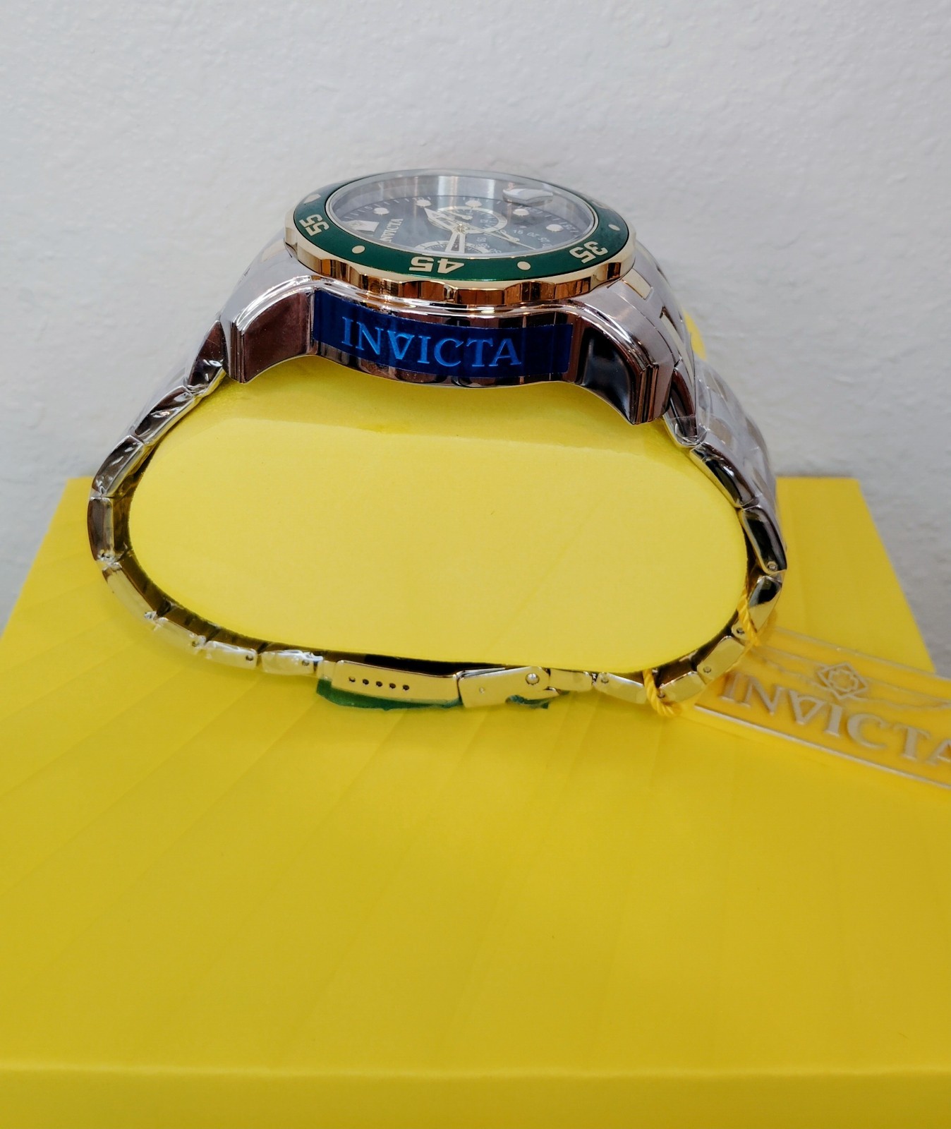 Invicta Pro Diver Scuba Men’s Chronograph Quartz Green Dial 48mm, 200m Water Res