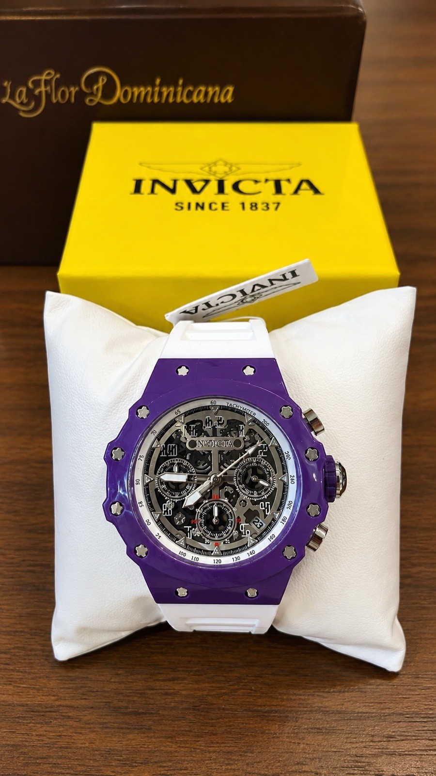 NEW Invicta Racing Valyron Chronograph Tachymeter Date Quartz Purple/White
