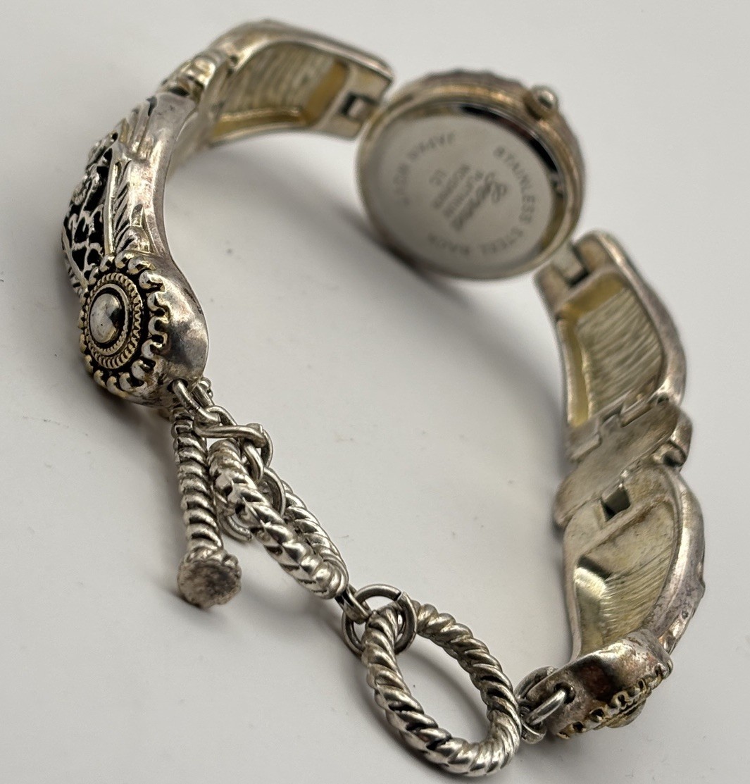 Vtg Women’s Geneva Analog Watch Victorian Silver Tone Working D8908 #8.1