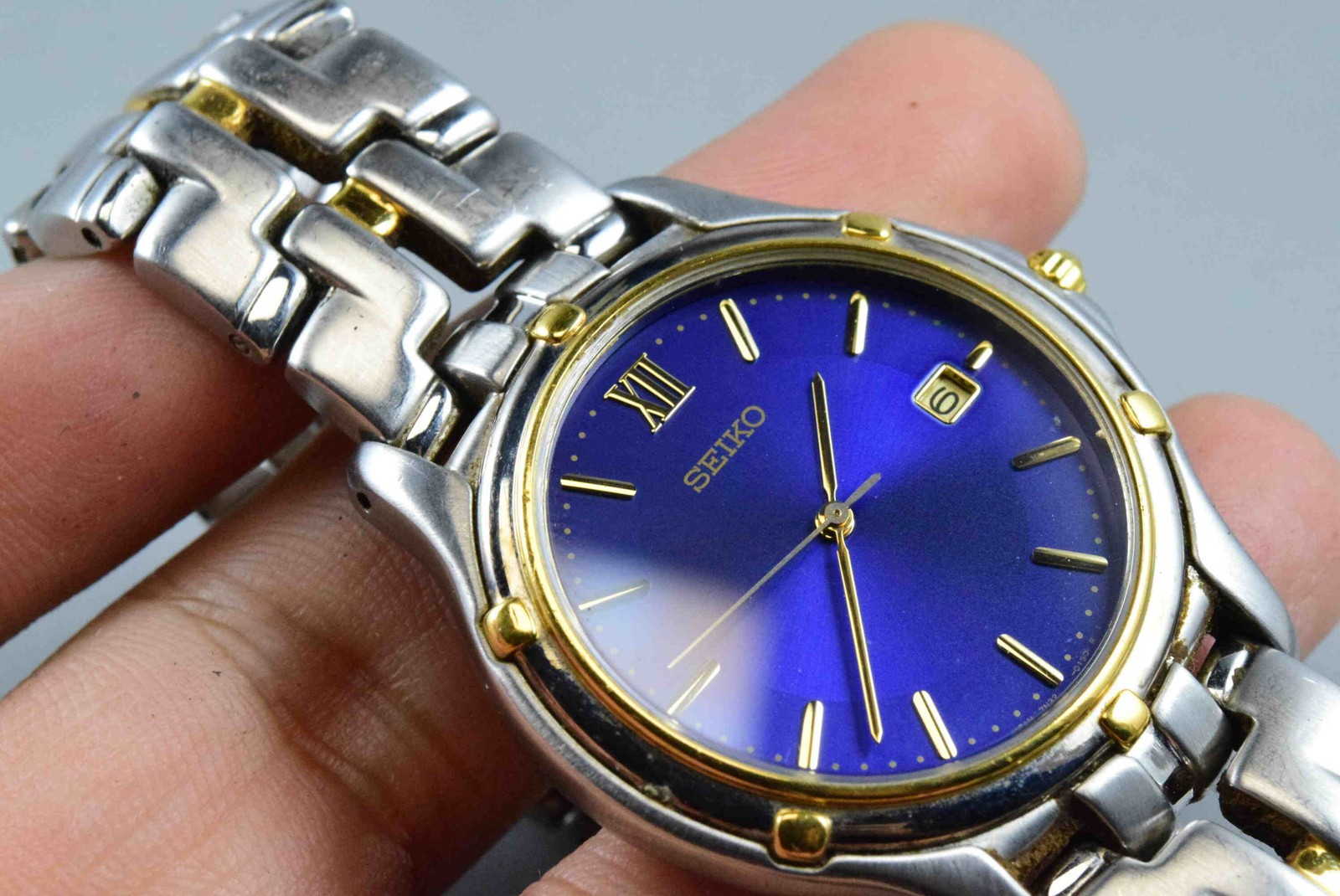 Vintage watch Seiko 7N32-0100 Blue Men Quartz Round 38mm