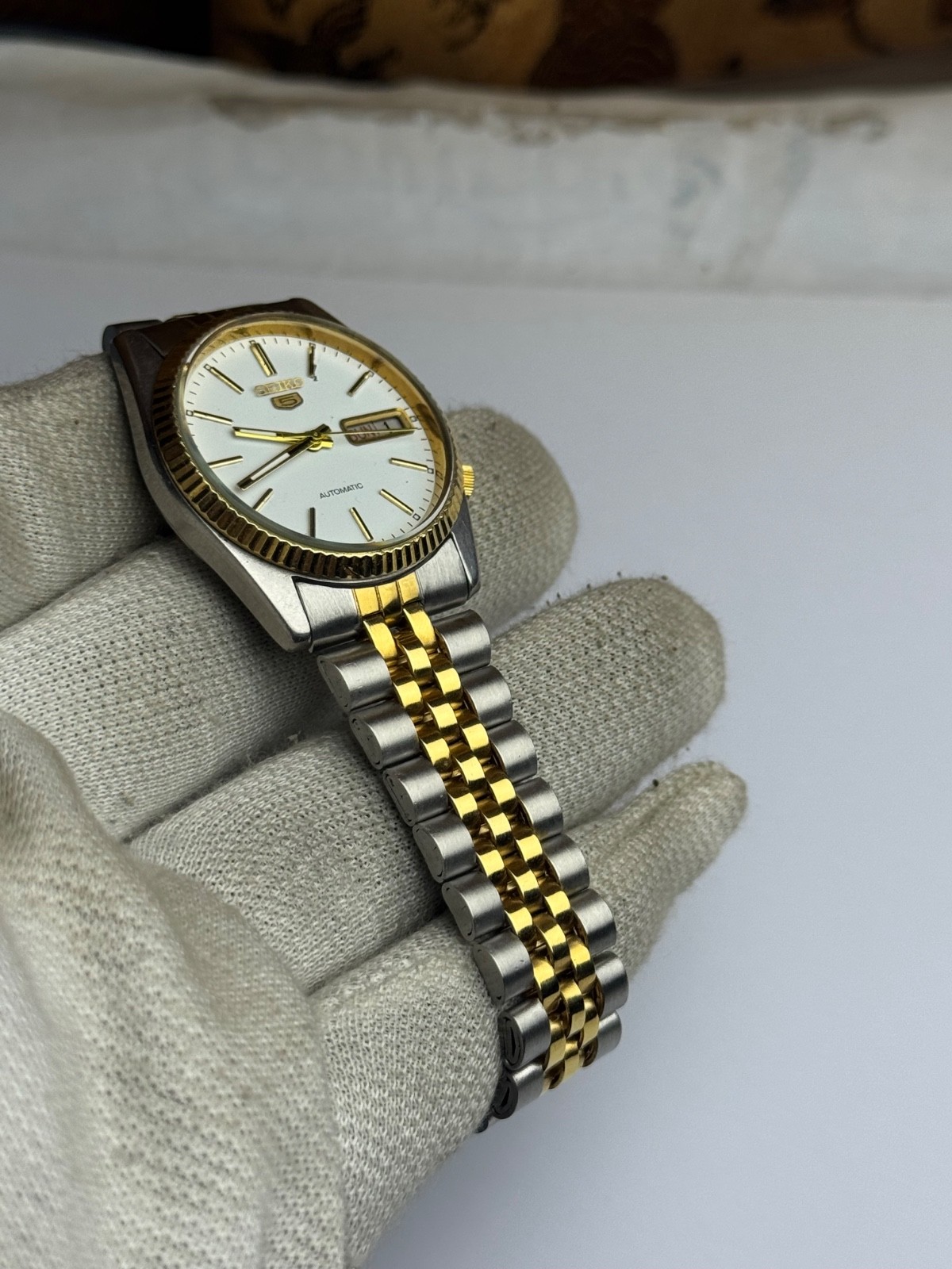 Vintage Seiko 5 7009 Automatic White Dial Fluted Bezel Two Tone Jubilee Men’s