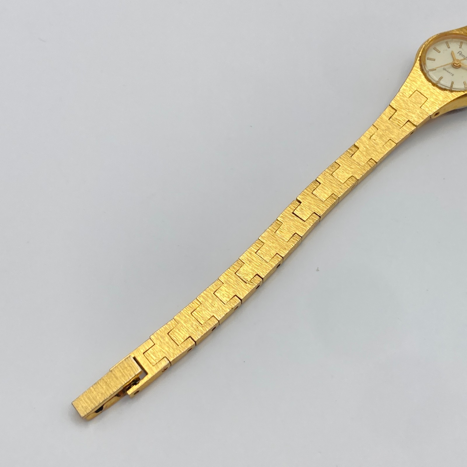 Vintage Armitron Womens Watch 11mm Gold Tone Petite Round New Battery 7″