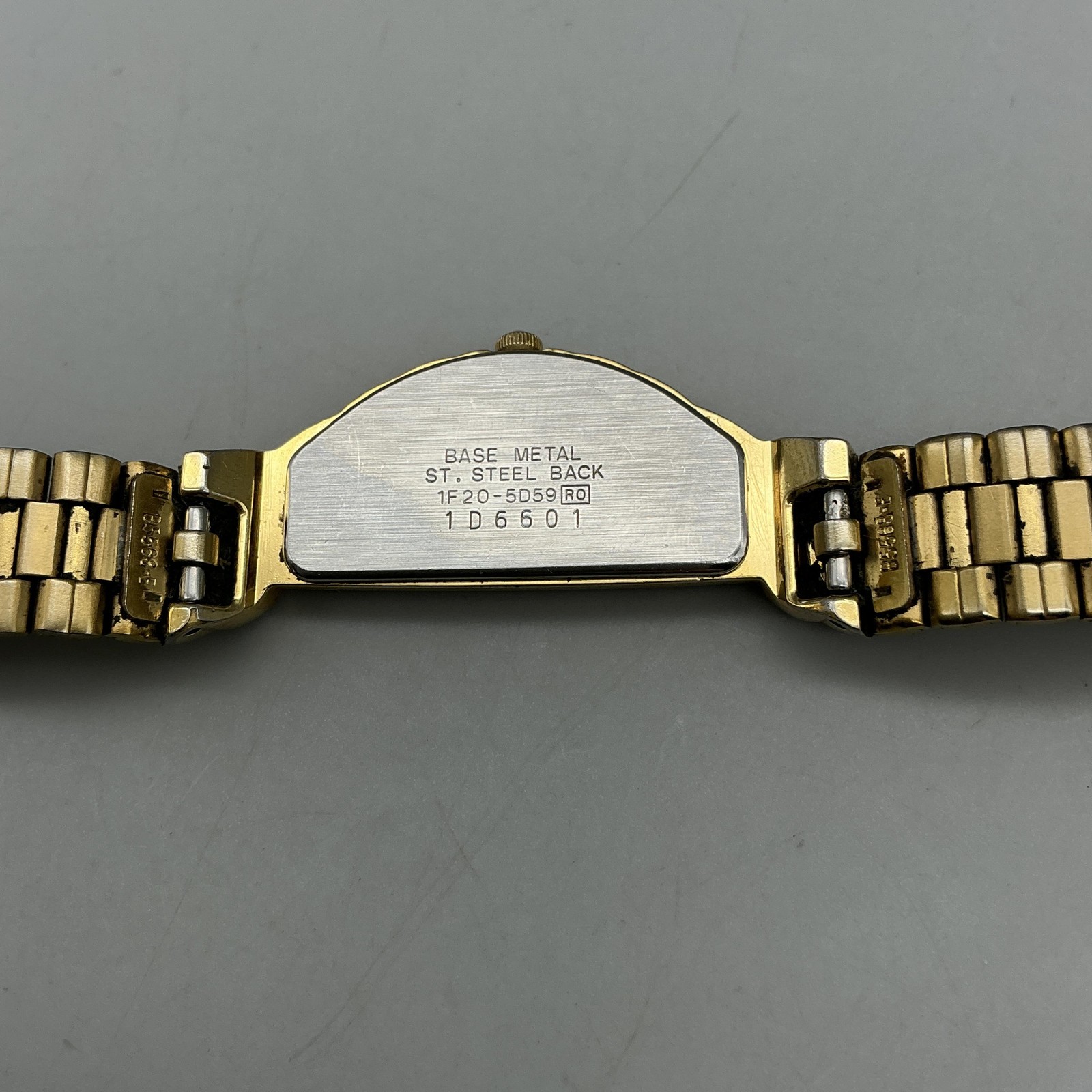 Seiko Half Moon 1F20-5D59 Women Watch 14mm Gold Tone Dial CRACKED CRYSTAL 6.25″