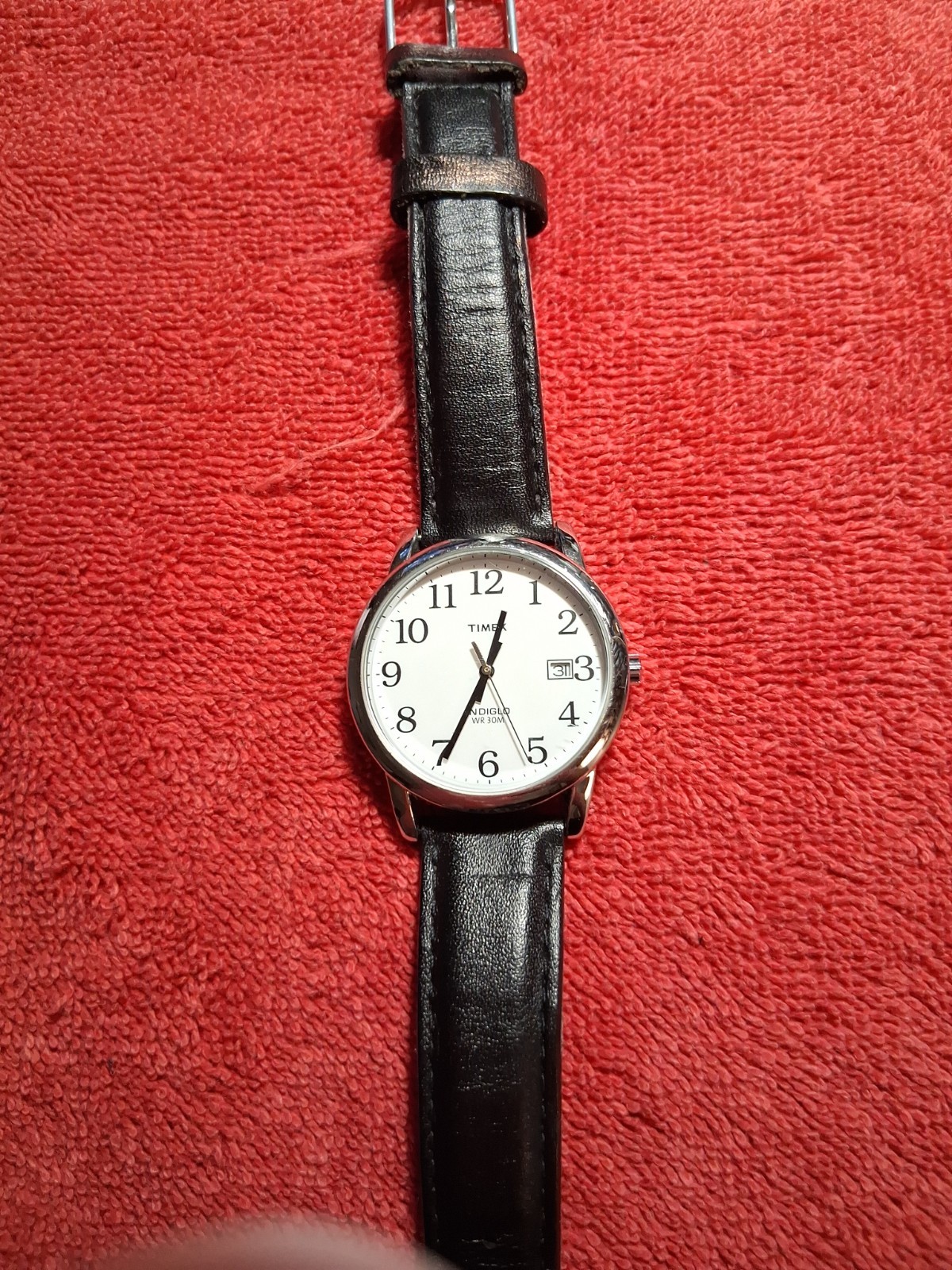 Timex Men’s analogue quartz watch with leather strap