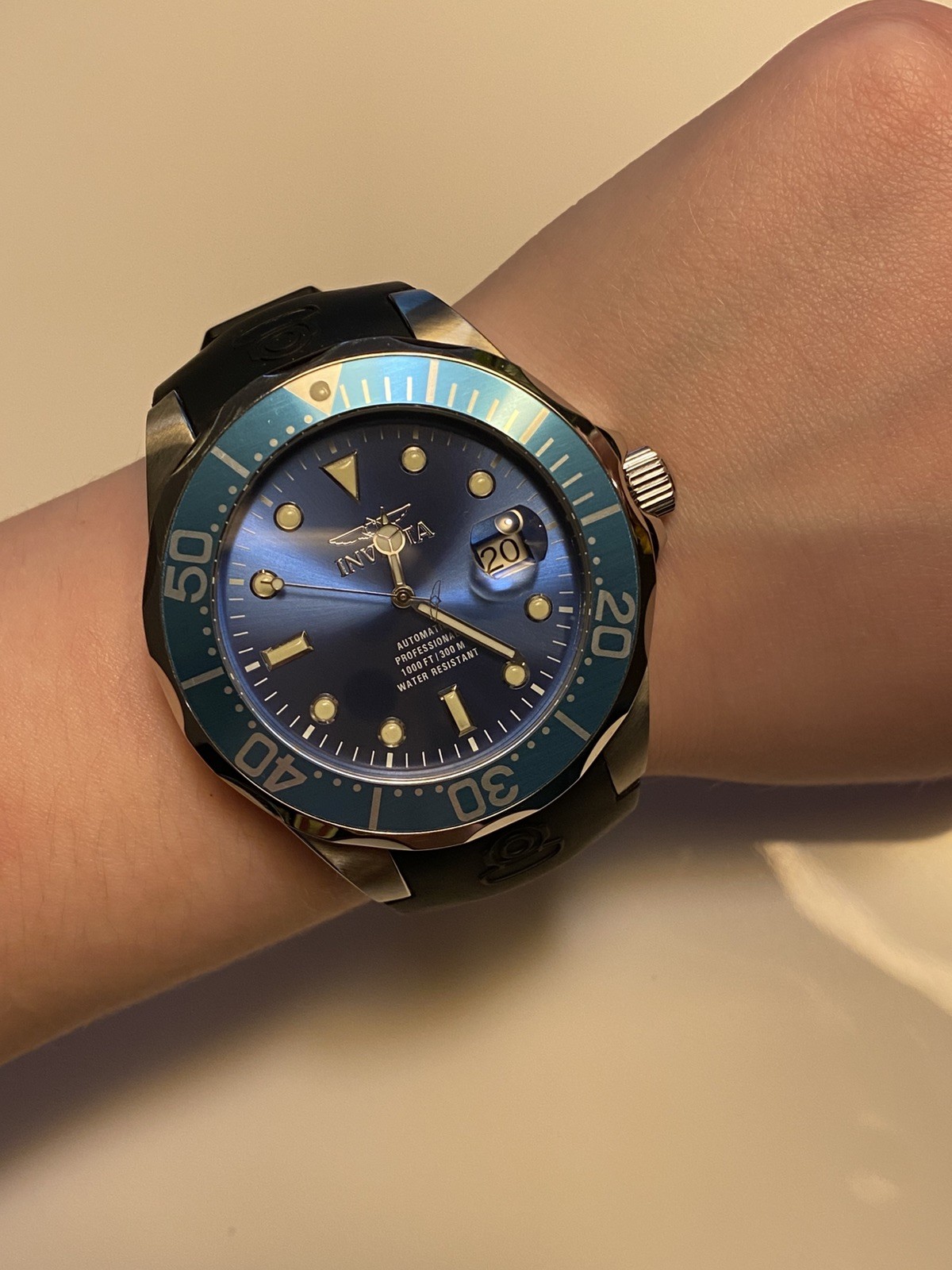 Pre-owned Invicta 17575 Automatic Professional Diver Blue Dial NH35A 24J 300M