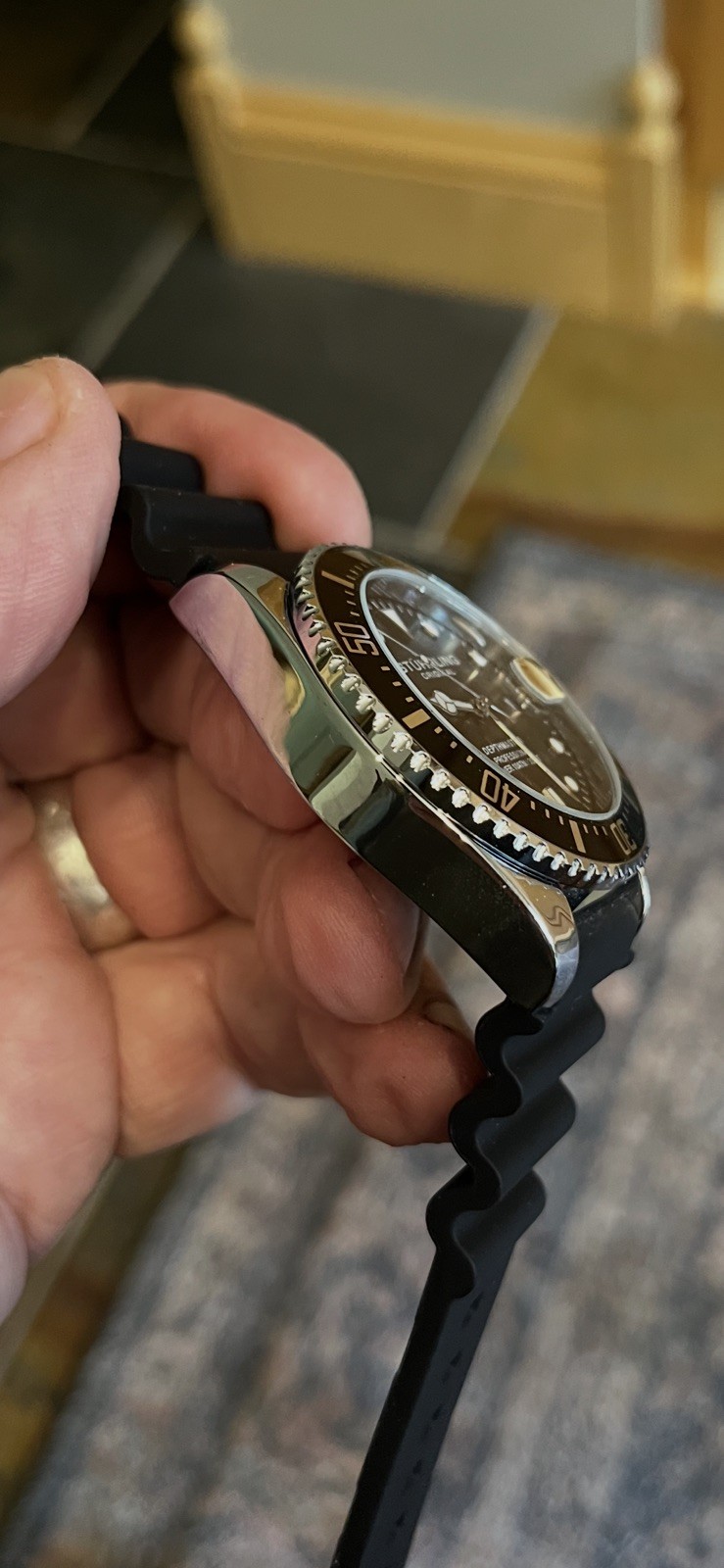 Stührling Original Depthmaster Quartz Diver 200m Black Dial Rubber Strap Date