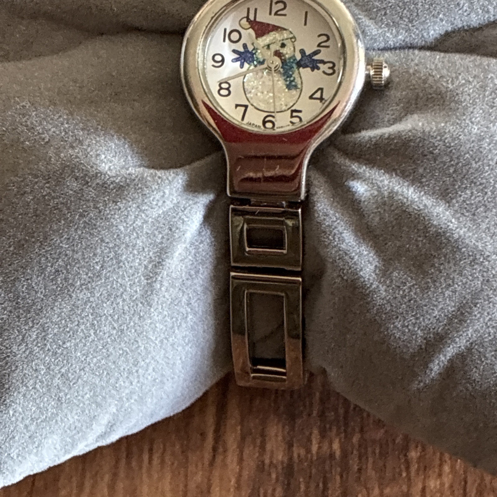 CHRISTMAS HOLIDAY WRIST WATCH SILVER WITH SNOWMAN NEW BATTERY