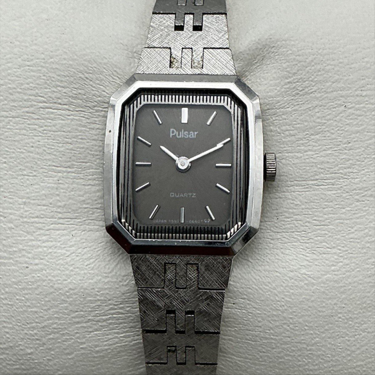 Pulsar Y590-5469 Womens Watch 16mm Gray Dial Silver Bracelet New Battery 5.75″