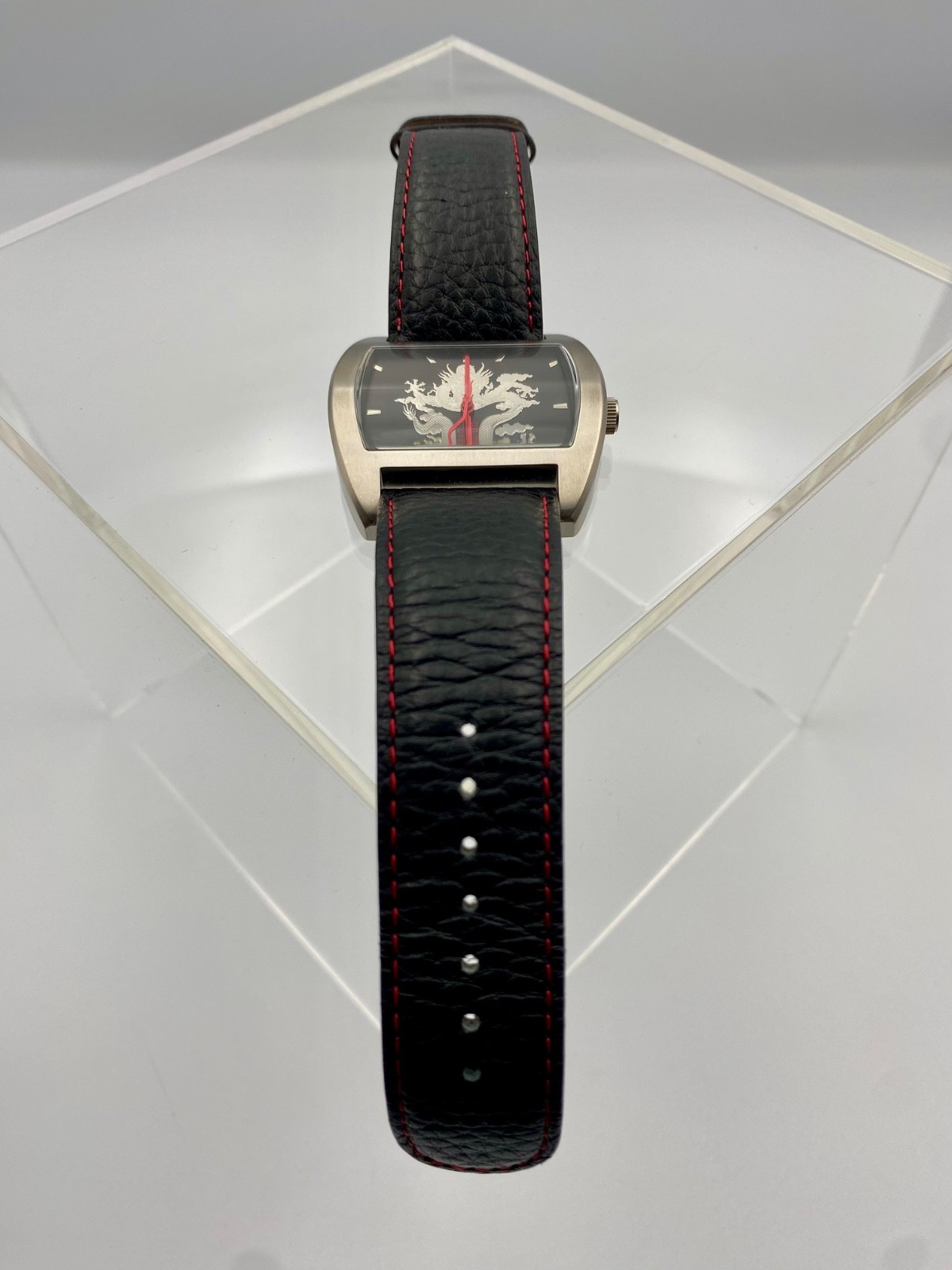 Shanghai Tang Analog Quartz Mens Sea Dragon watch – RARE – Excellent Condition!