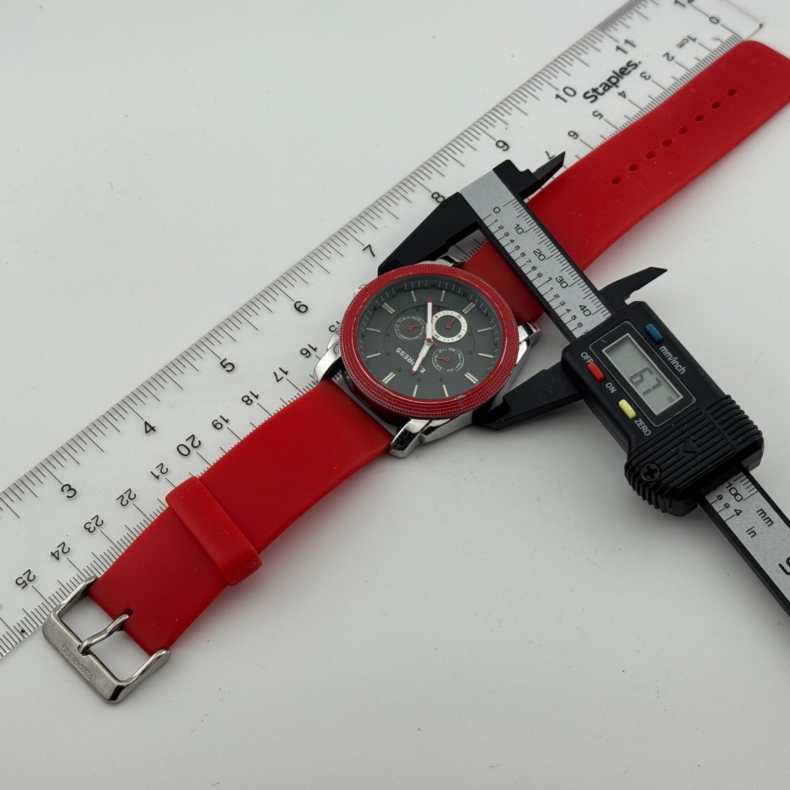 Express Quartz Watch Men 30m Silver Red Japan Movt Day Date Analog New Battery