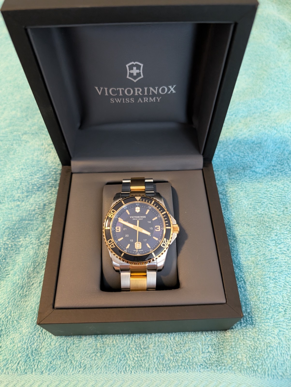 Victorinox Swiss Army 241789 Maverick Blue Dial 43 mm Men’s Watch MSRP $750