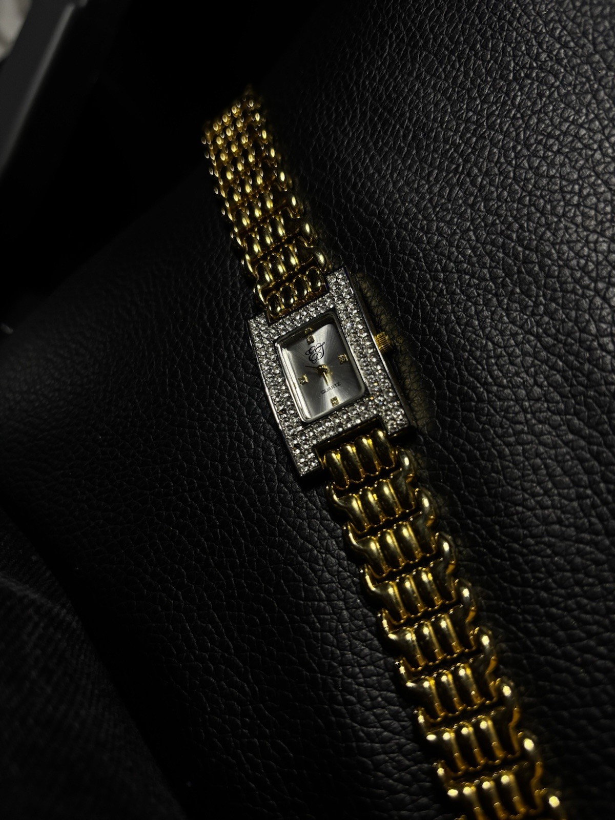 Women’s Gold Tone Rectangle Analog Quartz Watch White Dial Baton Metal Bracelet