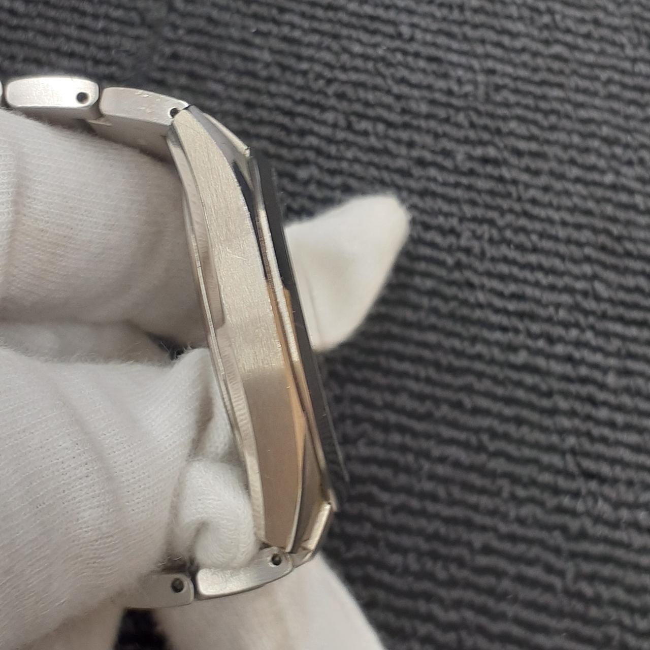 Quartz Wristwatch Model Number 7B24 OBHO SEIKO