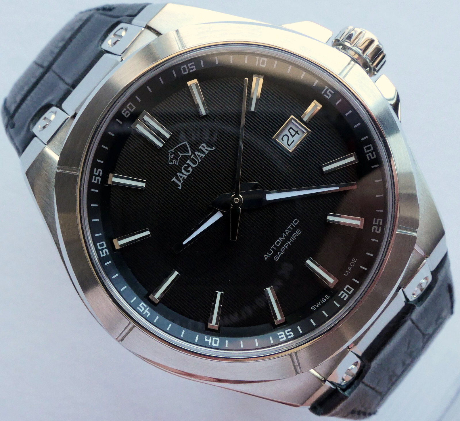 Jaguar Classic Coupe Art Deco Car Accessory Swiss Made Luxury Automatic Watch