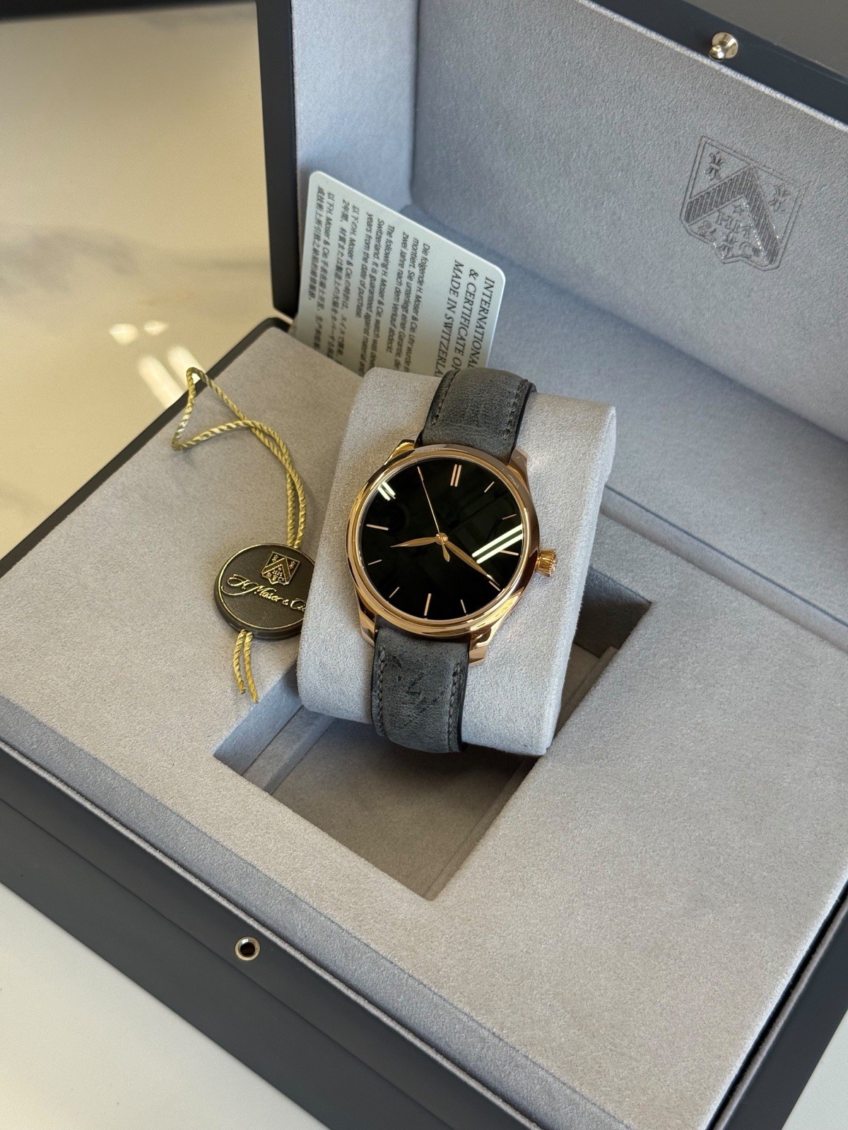 H.Moser & Cie. Endeavour Centre Seconds 5/2026 Vantablack Red Gold Watch