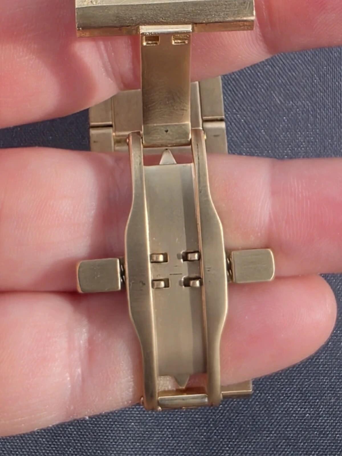 Retro y2k levis futuristic gold watch
