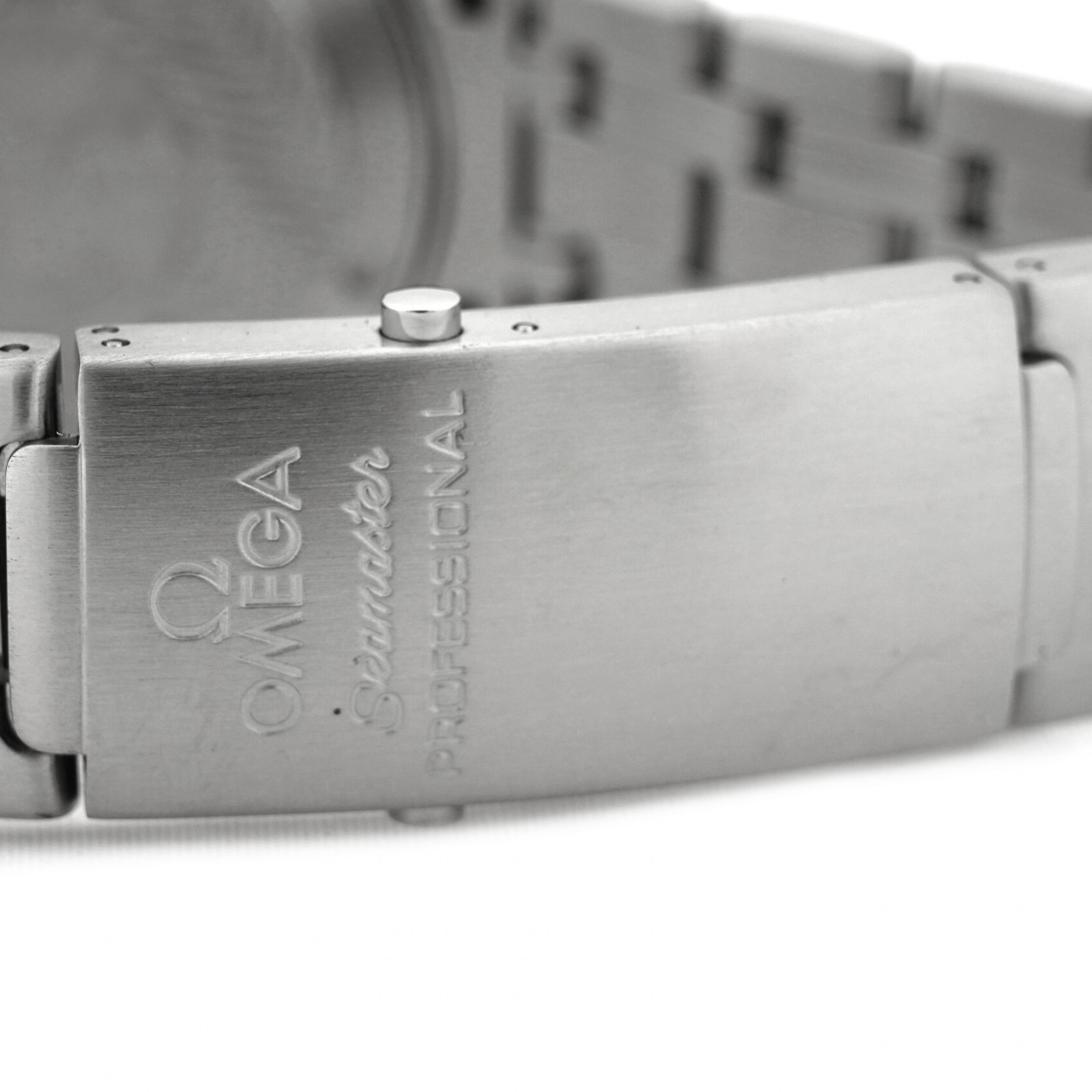 OMEGA Seamaster Professional Diver 2562.20.00 Quartz White Dial Men Warranty