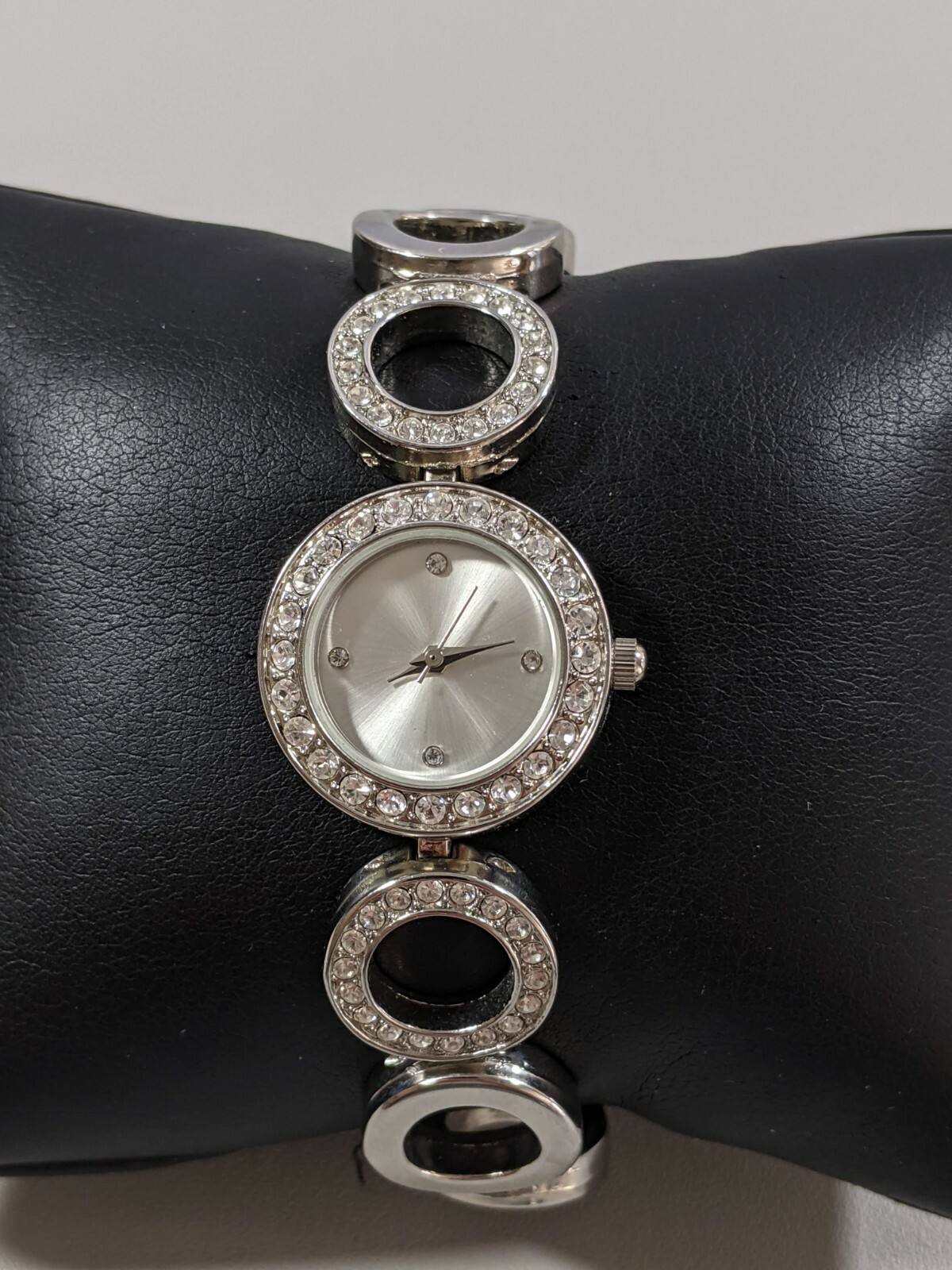 Allude Silver Tone Dial Round Case Crystal Accent Bezel Circle Link Toggle Watch