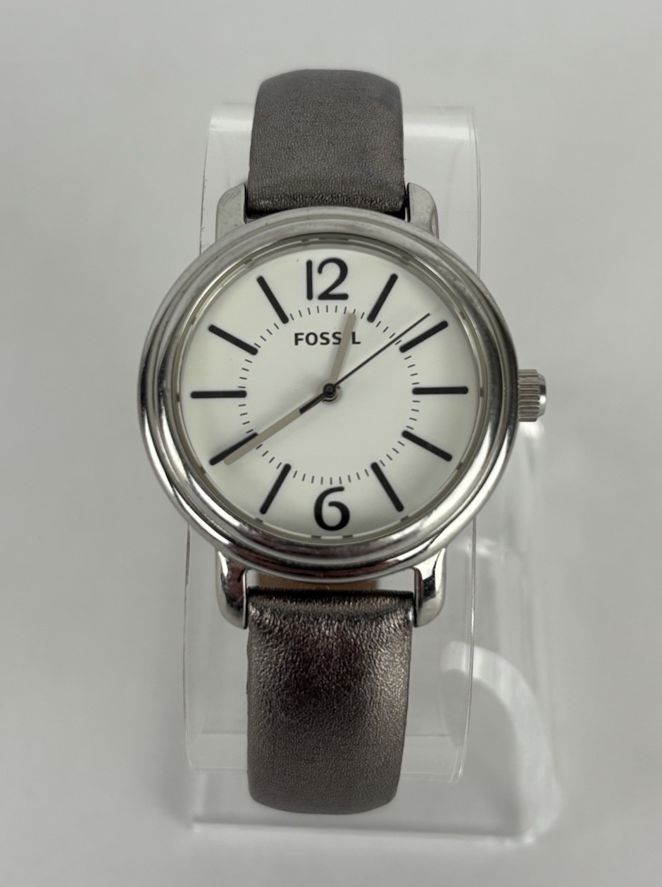 Fossil ES-2706 30mm Silver Tone Quartz Watch w/Silver Leather Band & New Battery