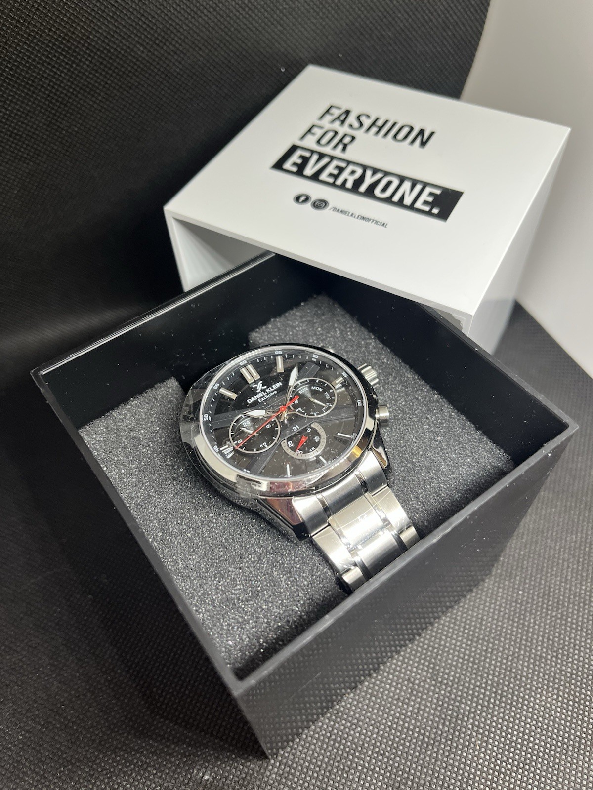 Daniel Klein Exclusive Men Black Watch Steel Plating 5 ATM Silver Tone Day Date