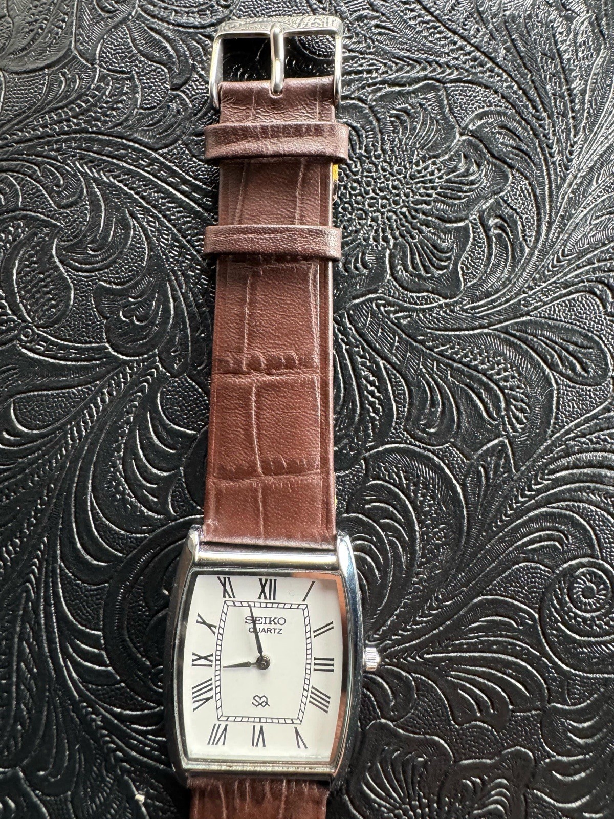 WHITE DIAL Vintage Seiko Slim Tonneau Tank Men’s Wrist Watch