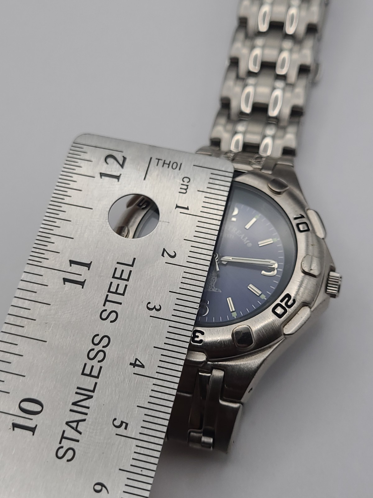Field And Stream Outdoors Adventures Watch Men Silver Tone New Battery Working