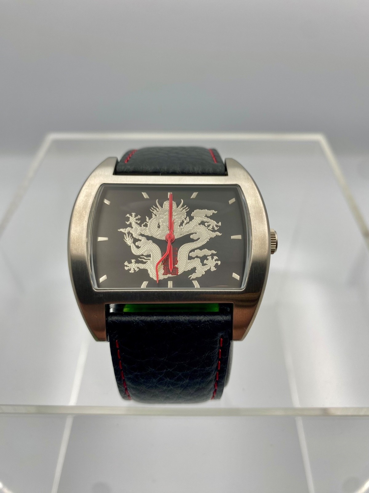 Shanghai Tang Analog Quartz Mens Sea Dragon watch – RARE – Excellent Condition!