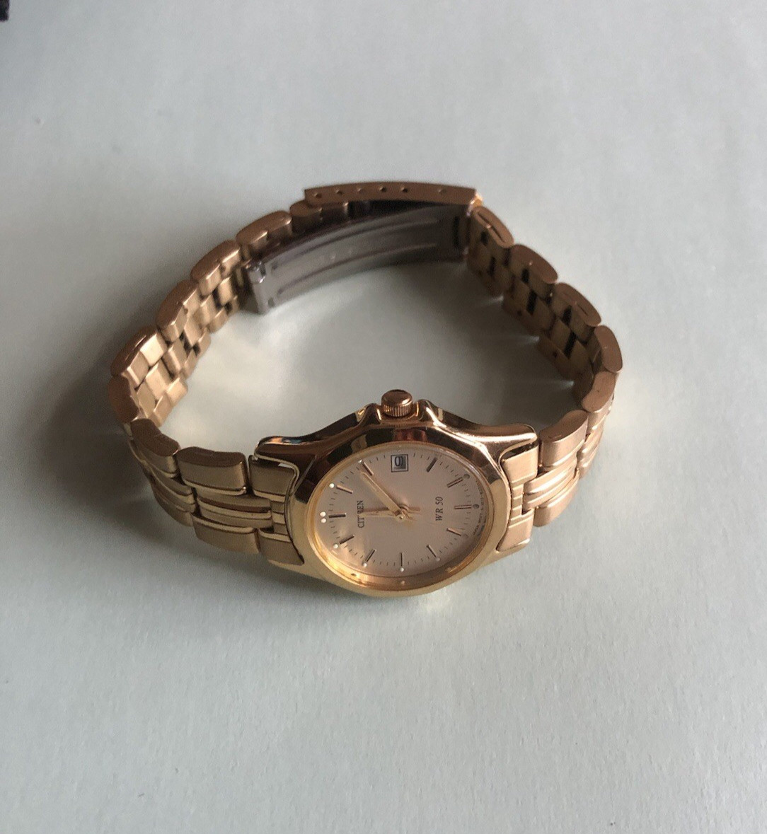 Ladies Citizen Quartz Watch with tri- fold centre fastening clasp. (6)