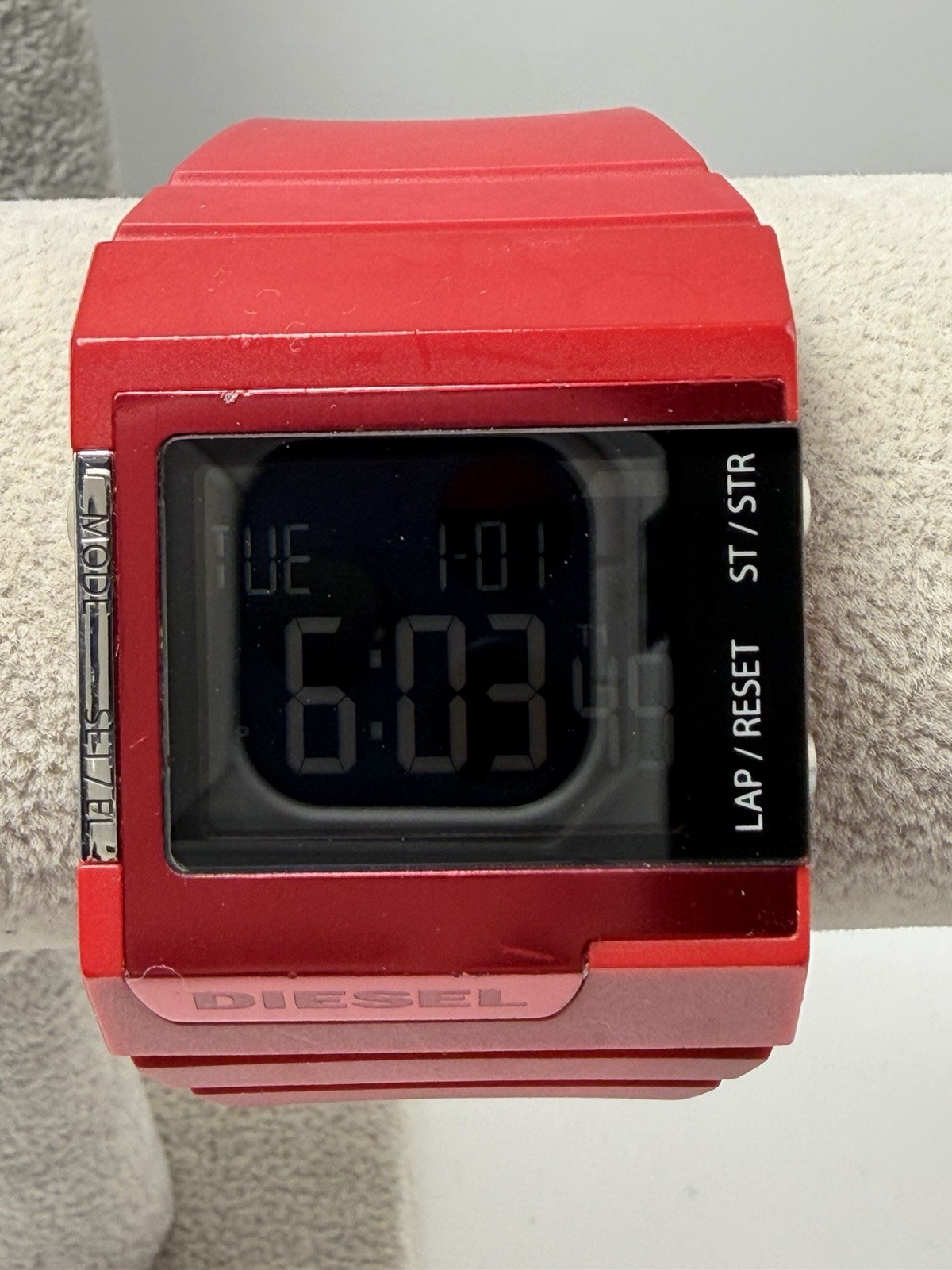 Diesel DZ-7132 New Battery Mens Digital Watch 38MM 8″ Red Rubber Band