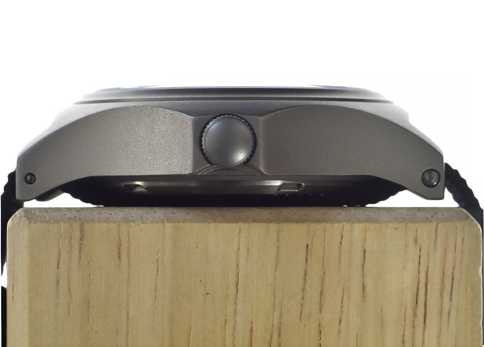 MWC G10 300m | Titanium | Quartz | Sapphire Crystal | Date | 12h Dial | GTLS