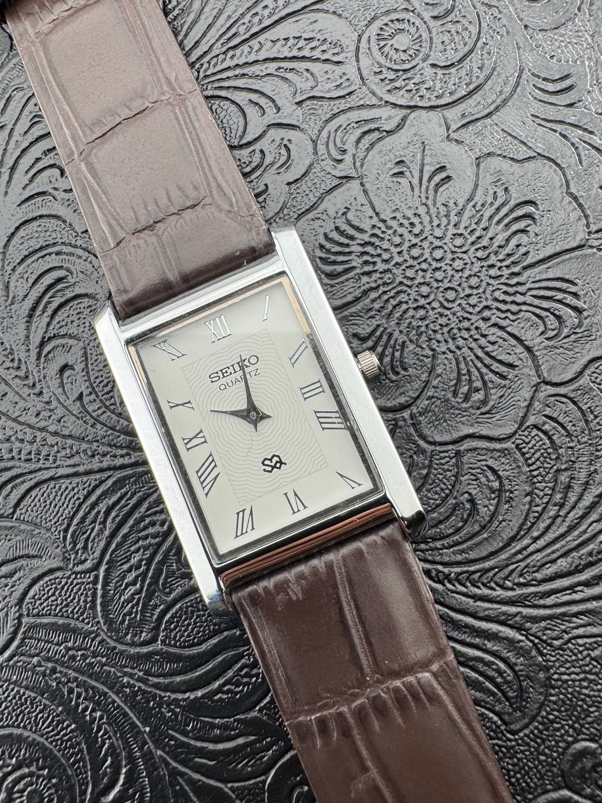WHITE DIAL Vintage Seiko Slim Quartz men’s Wrist Watch