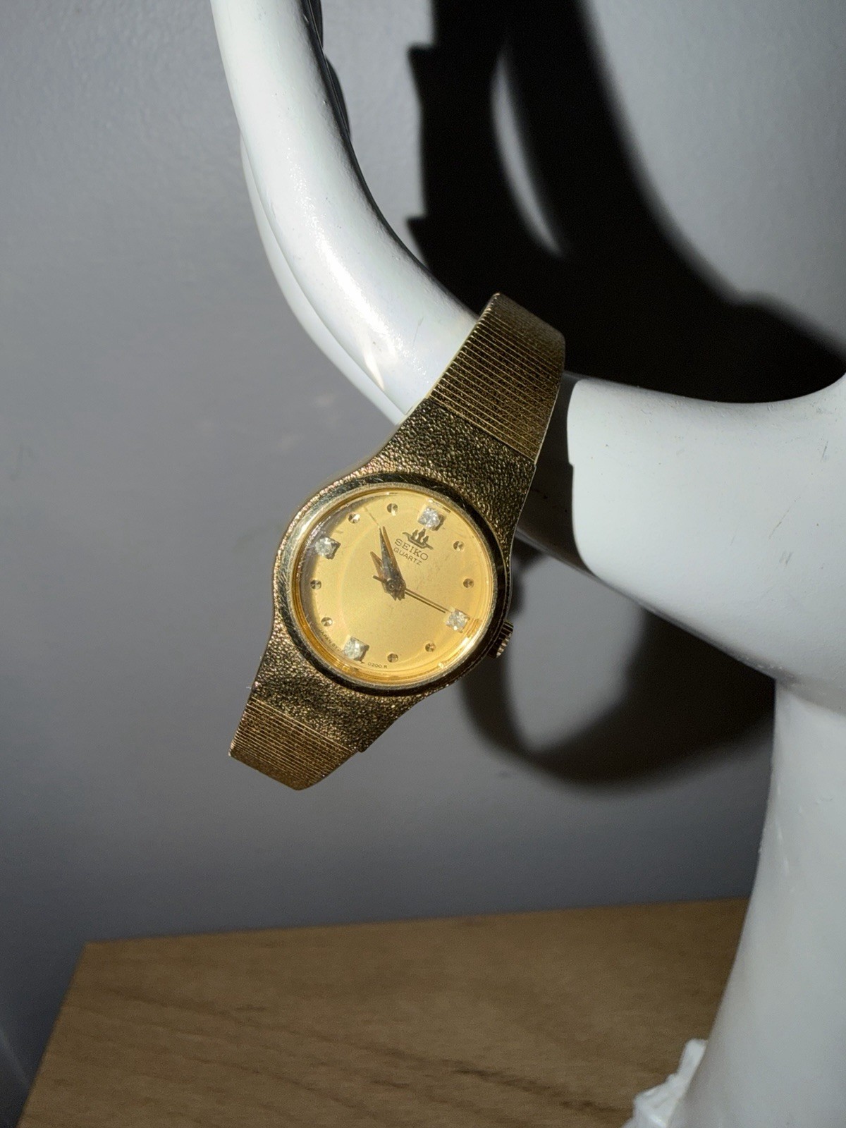 Vintage Seiko Womens Watch 20mm Dial Gold Tone 8Y21-0020 Needs New Battery