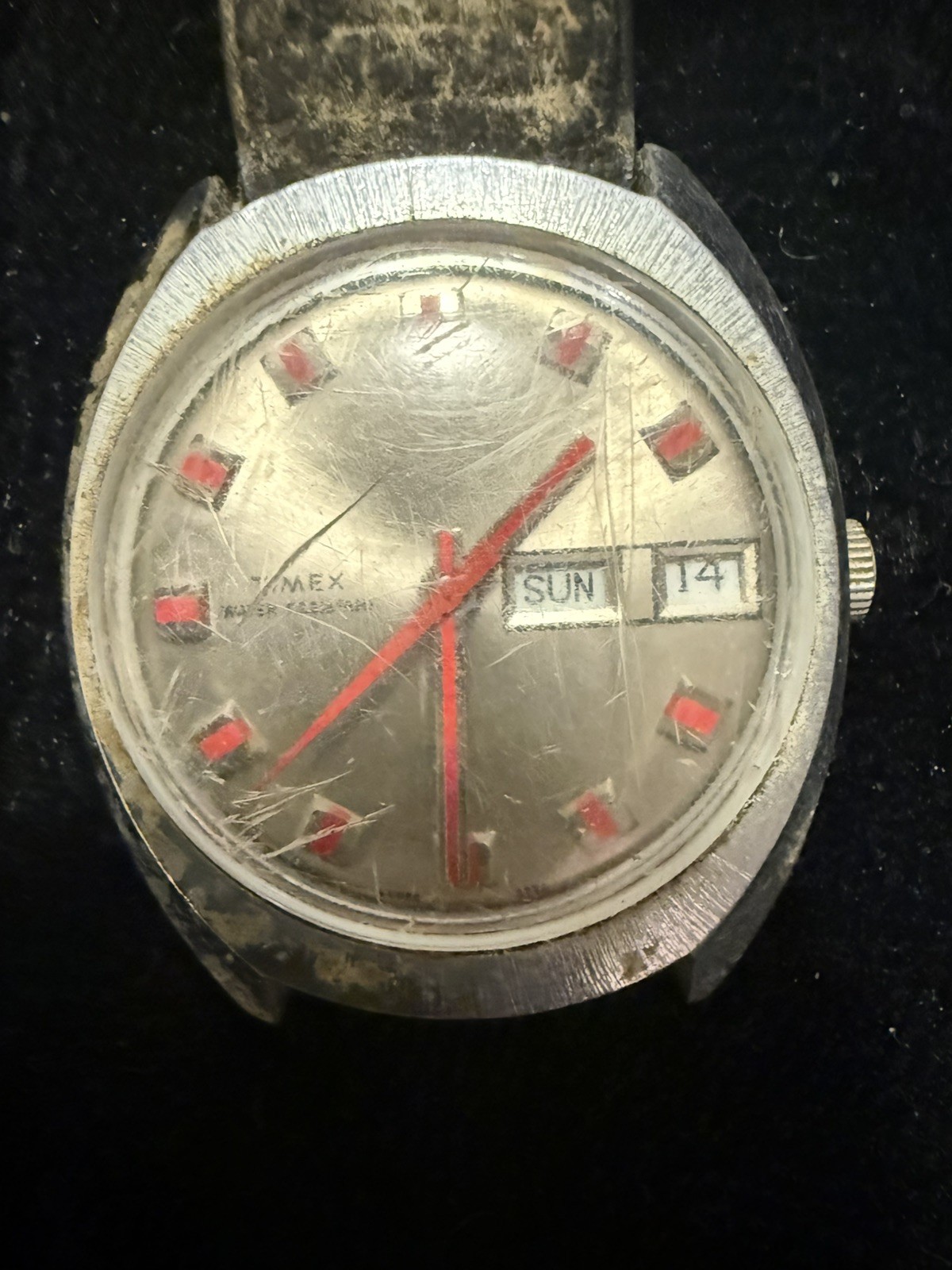 Timex Vintage Water Resistant Red Hands Dial Men’s Wrist Watch Day Date AS IS