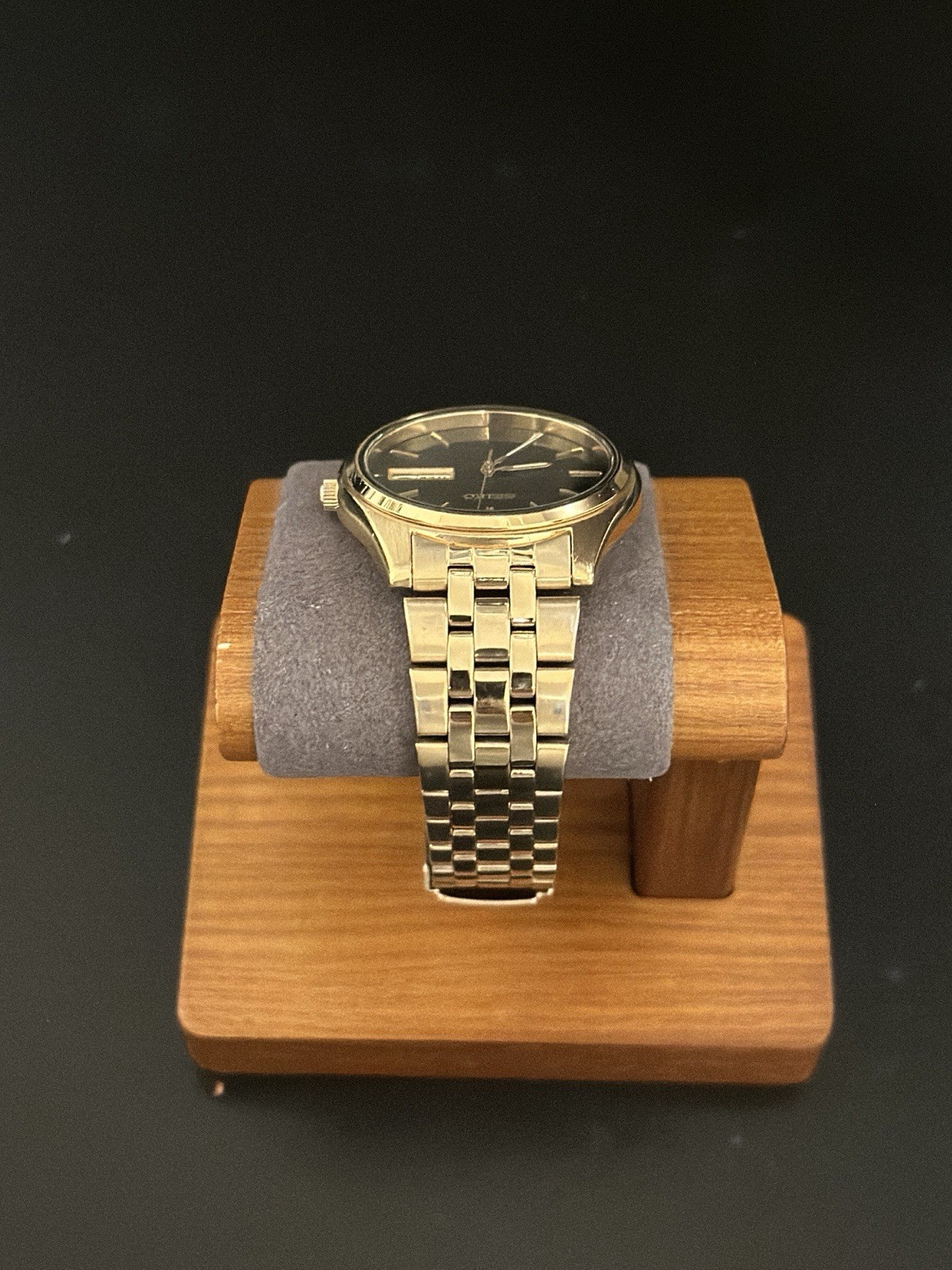 Vintage Seiko Calendar Day Date Ref.7N43-9048 37mm Gold Tone Black Dial
