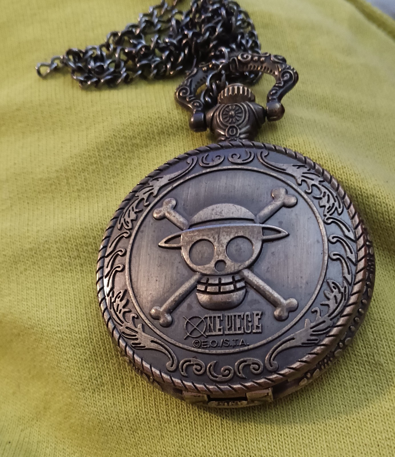 One Piece Full Hunter Quartz Pocket Watch w/ Chain Bronze Metal White Dial